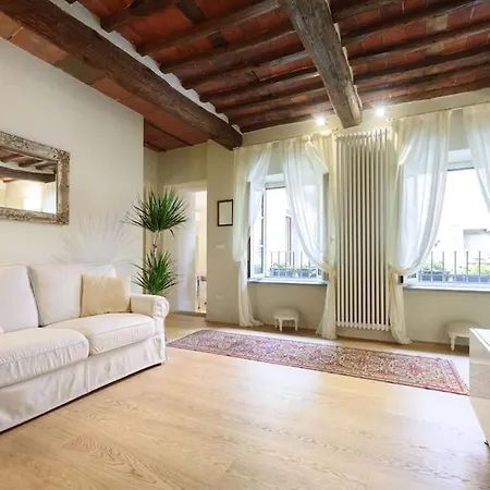 Corte Paolina - Charming Courtyard Inside * Lucca
