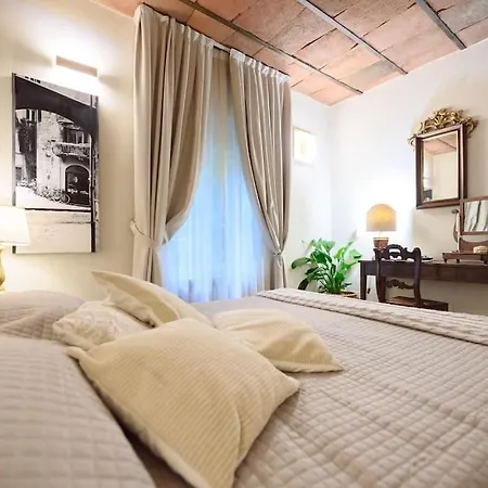 Corte Paolina - Charming Courtyard Inside *