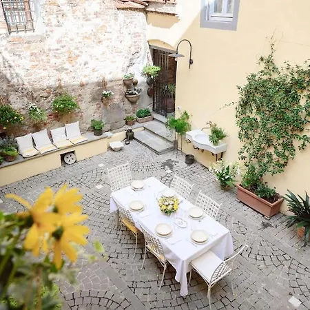 Apartment Corte Paolina - Charming Courtyard Inside Lucca