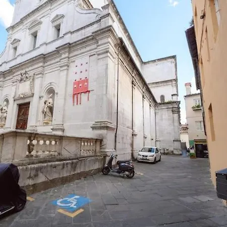 Corte Paolina - Charming Courtyard Inside * Lucca